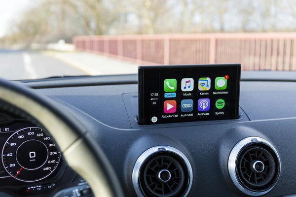 What are the key challenges faced by the UK automotive supply chain?